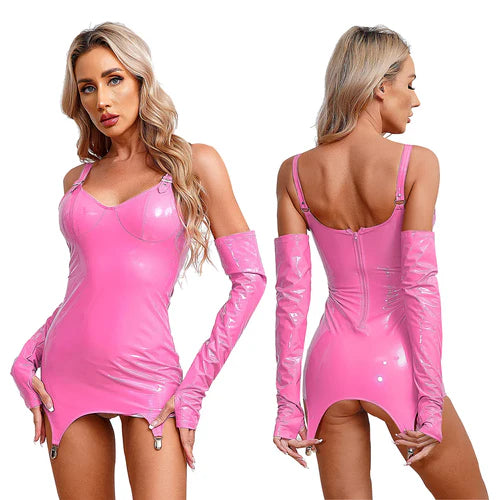 فستان ضيق لامع 