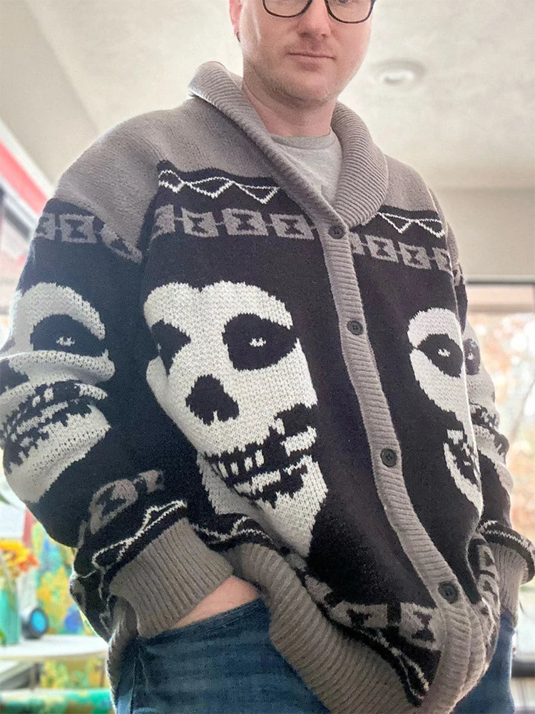 سترة محبوكة بنمط جمجمة 