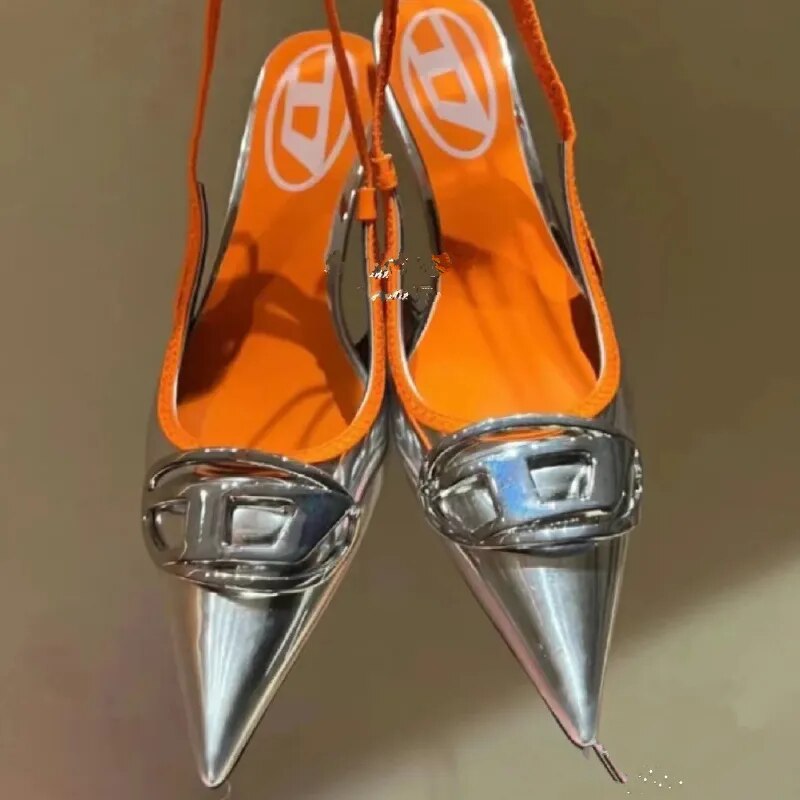 أحذية بكعب عالٍ معدنية